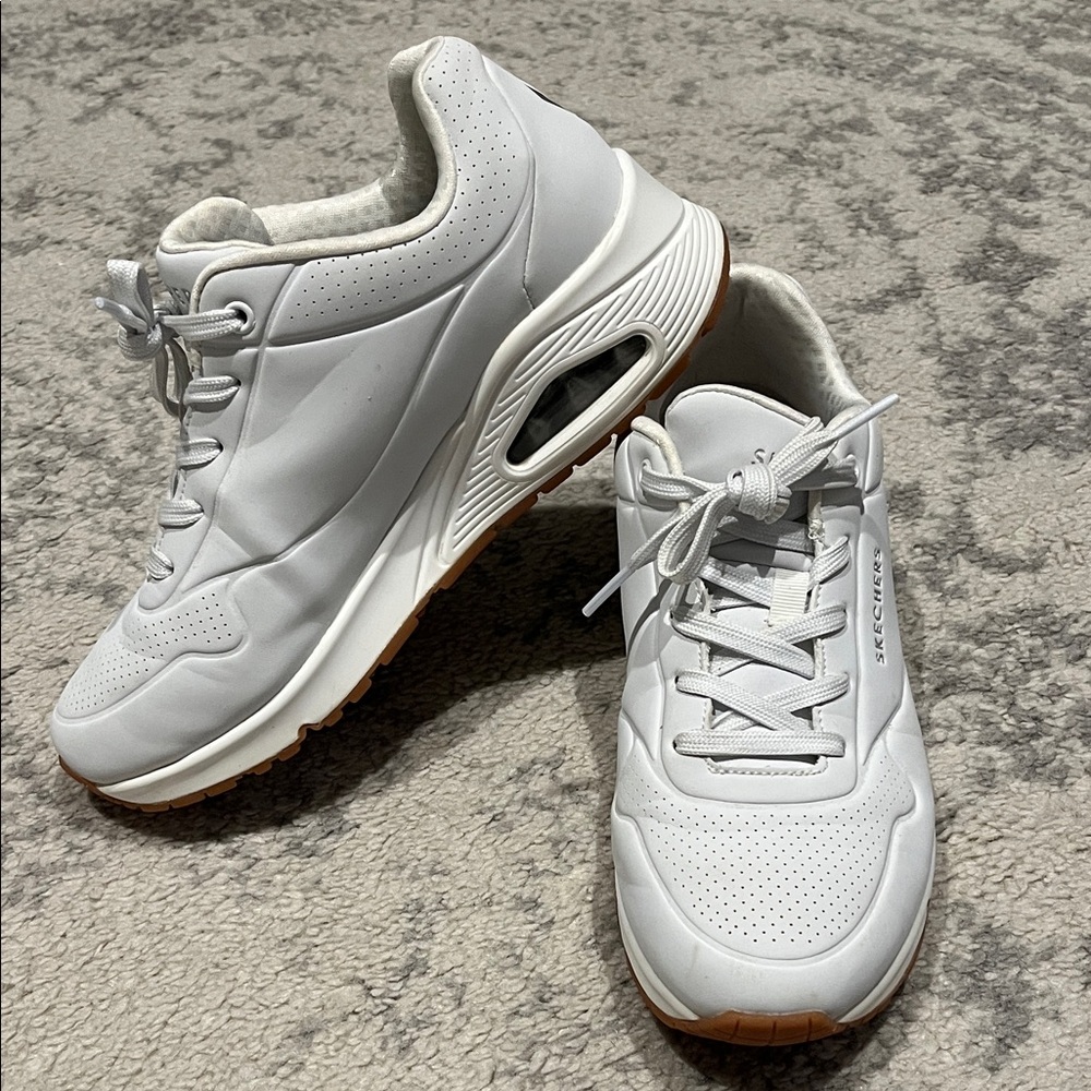 Skechers White and Tan Sneakers size 8